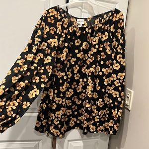 Xl flower flowy shirt and flowy sleeves
